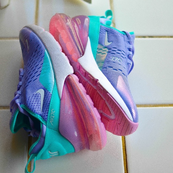 Nike Shoes - NIKE AIR MAX 270